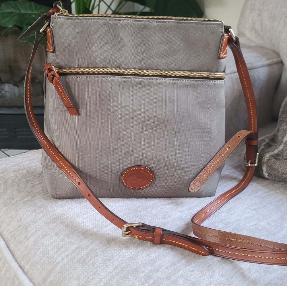 Dooney &bourke crossbody bags